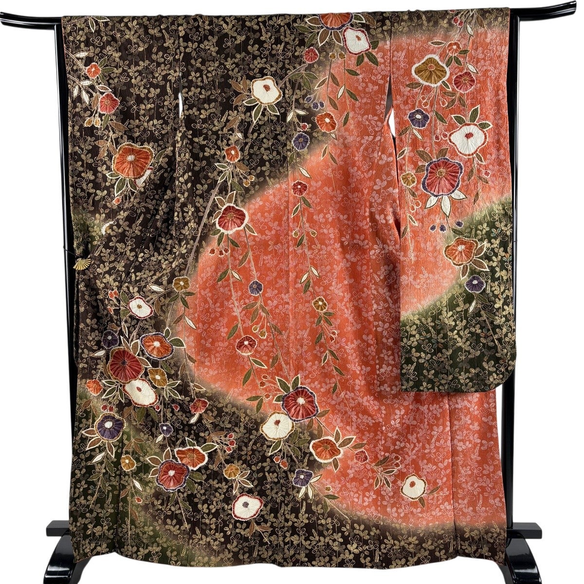 振袖 身丈164cm 裄丈65.5cm M 袷 岩田専太郎 落款あり 桜 蝶 刺繍 金彩 振袖 身丈164cm 裄丈65.5cm M 袷 岩田専太郎 落款あり 桜 蝶 刺繍 金彩