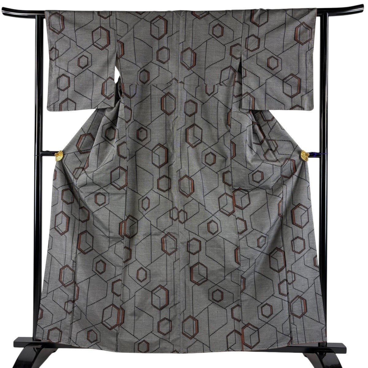 【美品】 紬 身丈160.5cm 裄丈63.5cm 正絹 名品 【中古】 紬 身丈160.5cm 裄丈62cm S 袷 幾何学模様 黒灰 正絹 優品｜中古・古着