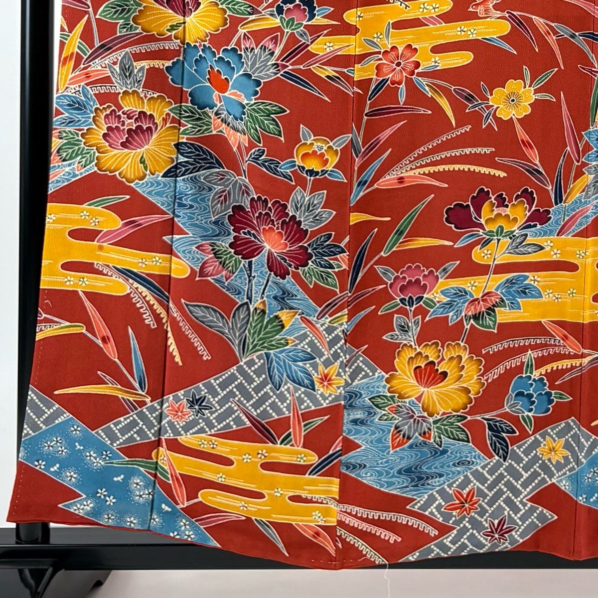 美品】 振袖 身丈157.5cm 裄丈64.5cm M 袷 草花 ヱ霞 縮緬 ぼかし 朱色
