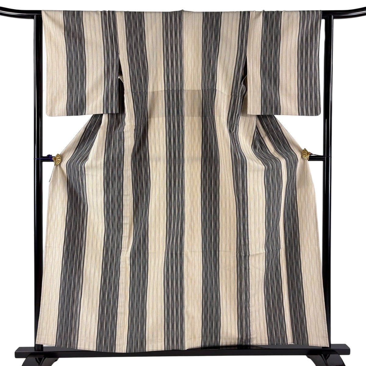 【美品】 紬 身丈160.5cm 裄丈64.5cm 正絹 名品 【中古】 中古） 紬 濃緑茶 カジュアル 縞 袷 絹【身丈】160.5cm【裄丈】64cm