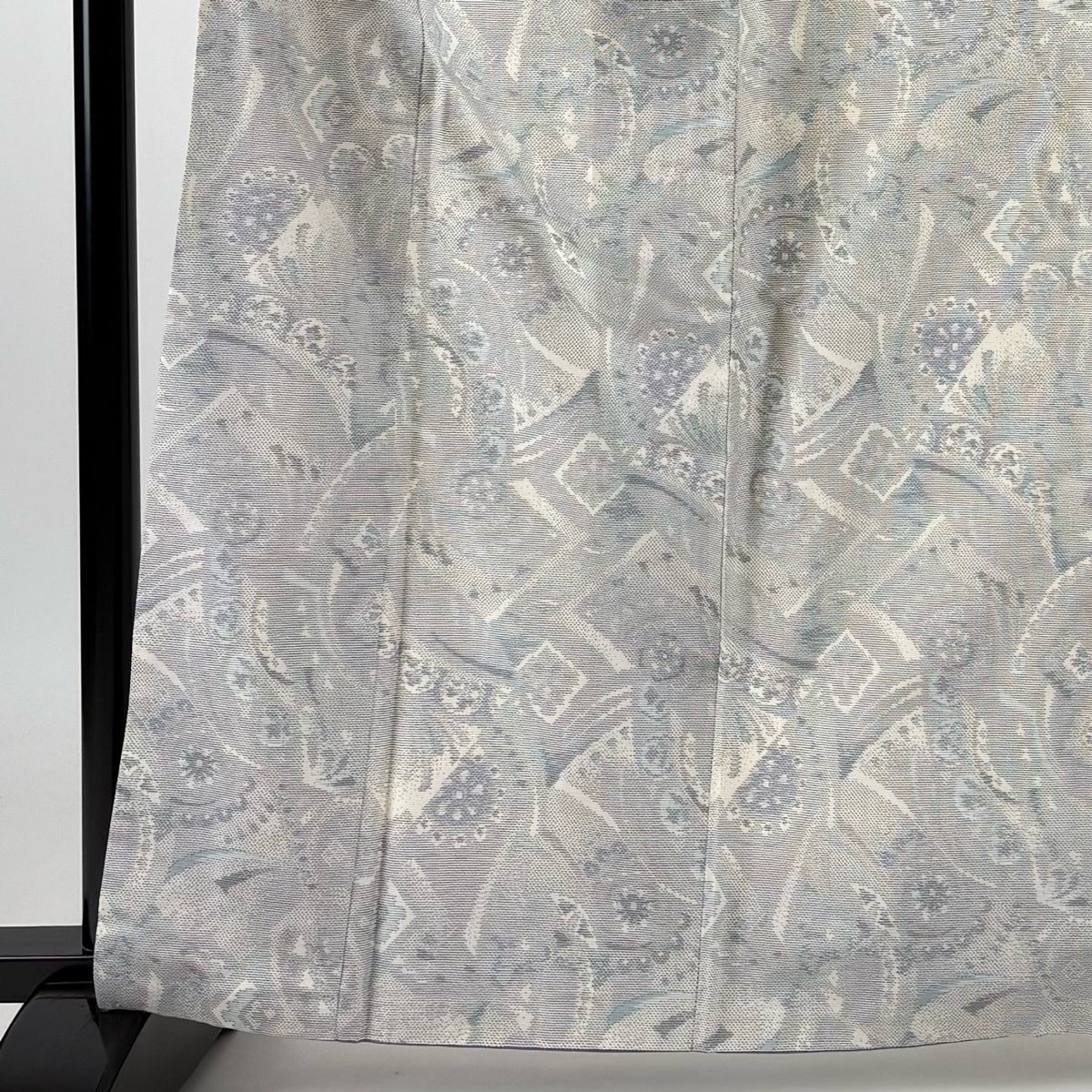 美品】 紬 身丈163cm 裄丈65.5cm M 袷 やまと 華文 幾何学模様 青灰色