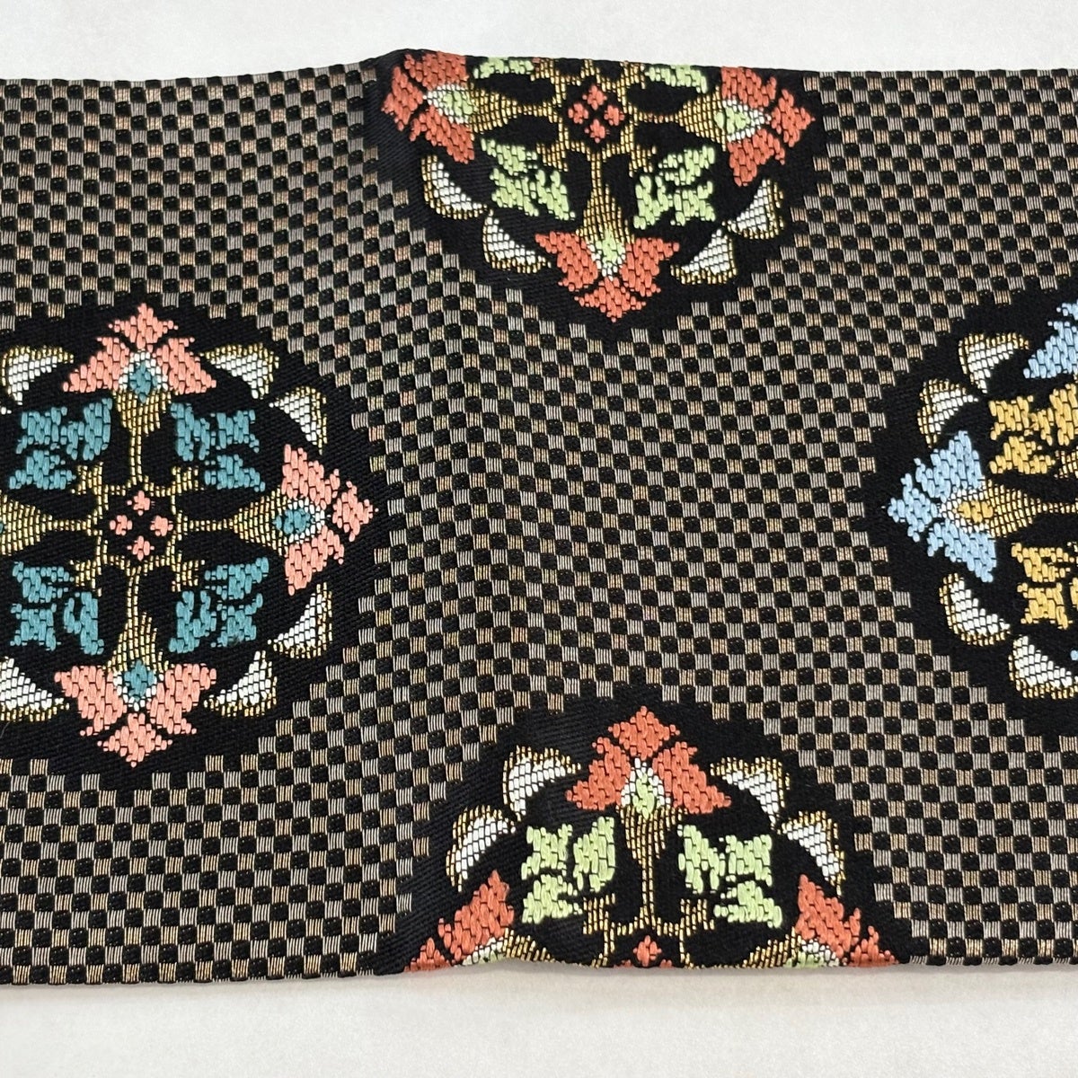 美品】 名古屋帯 名品 川島織物 落款あり 華文 金糸 黒 正絹｜中古