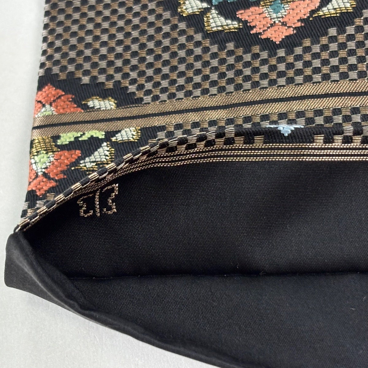 美品】 名古屋帯 名品 川島織物 落款あり 華文 金糸 黒 正絹｜中古