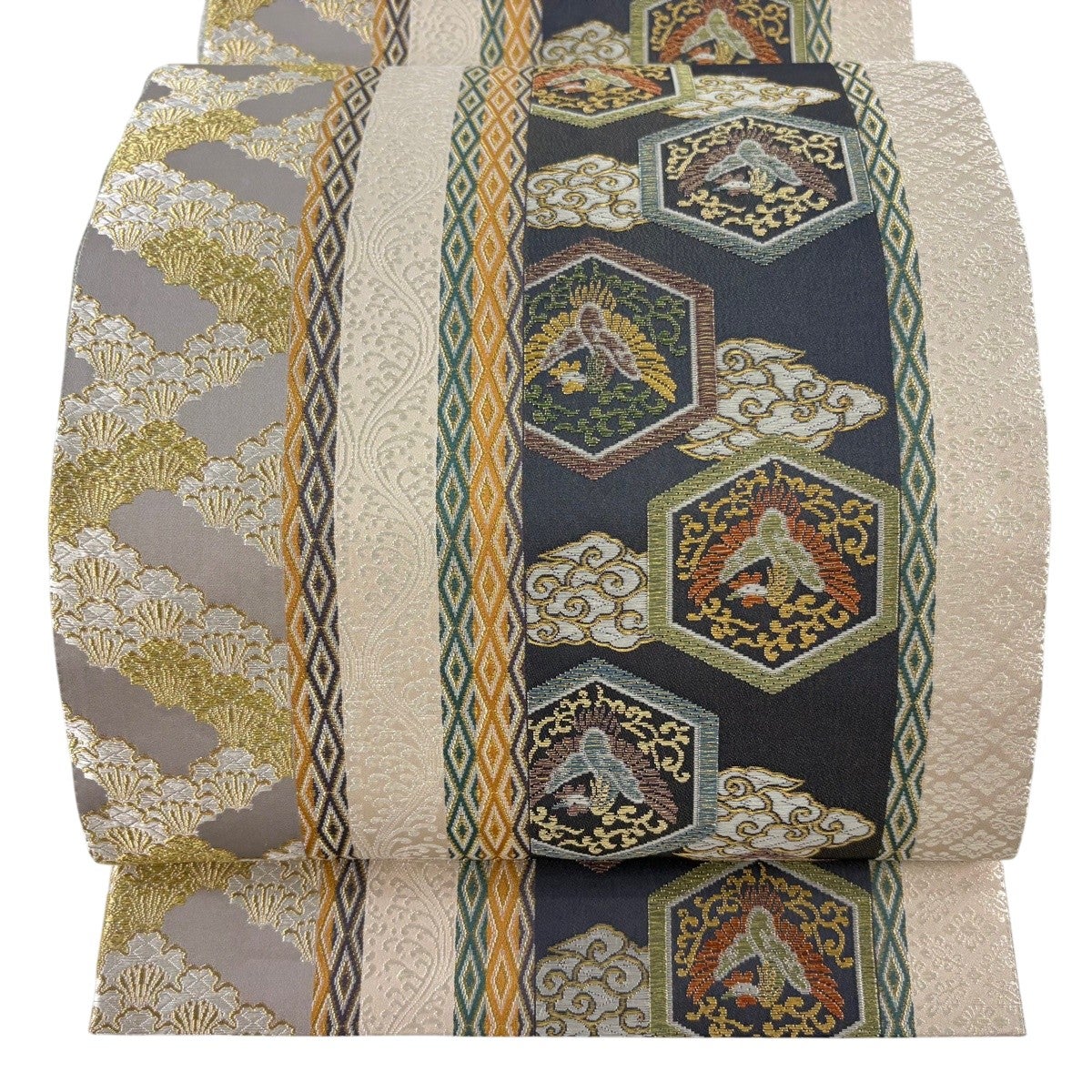美品】 袋帯 名品 落款あり 本家加納 華文 花唐草 唐織 金糸 金色 六通