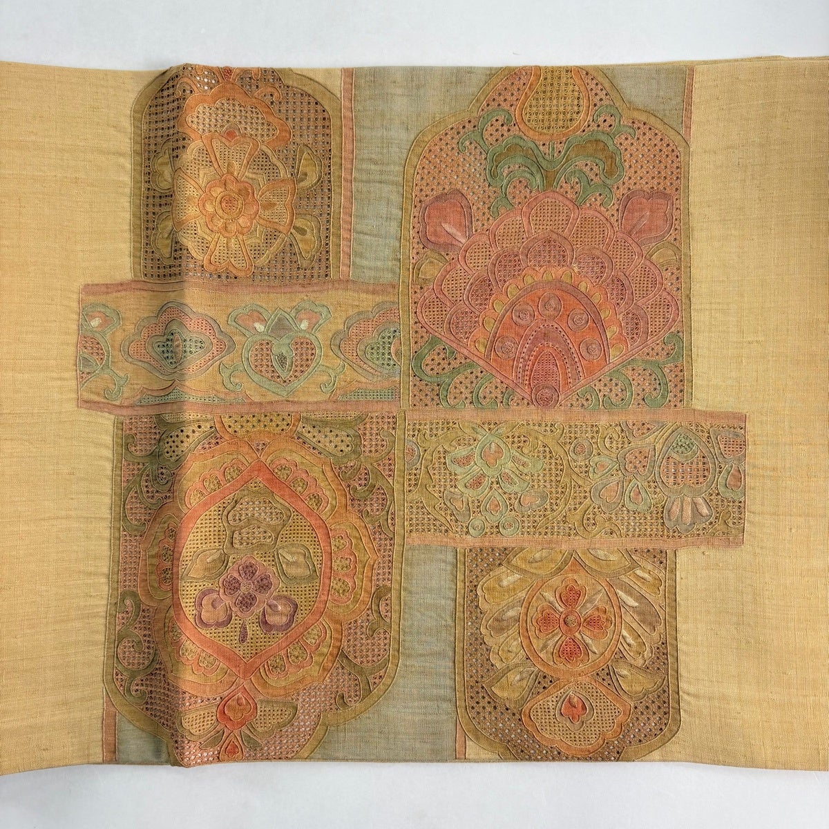 袋帯 中古 リサイクル 正絹 紬地 カジュアル 仕立て上がり 作家物 落款 お太鼓柄 花鳥の図 孔雀 生成色 多色 きもの北條 A1171-10 袋帯 中古 リサイクル 正絹 紬地 カジュアル 仕立て上がり 作家物 落款