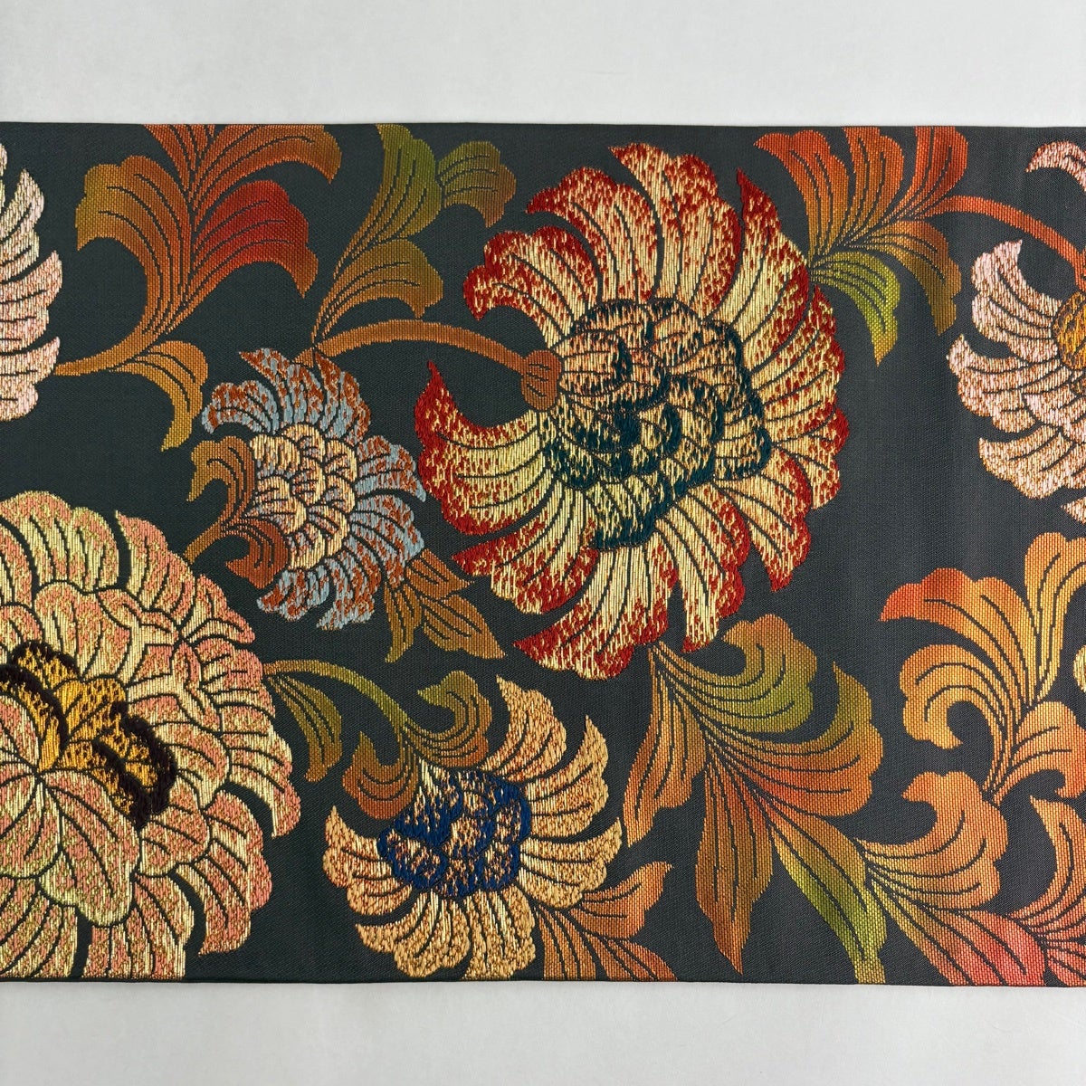 美品】 袋帯 名品 福壽牡丹文 箔 金糸 墨色 全通 正絹｜中古・古着