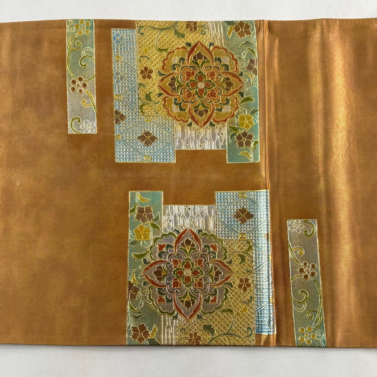 袋帯 名品 華文 花唐草 螺鈿 金銀彩 山吹色 お太鼓柄 正絹｜中古・古着