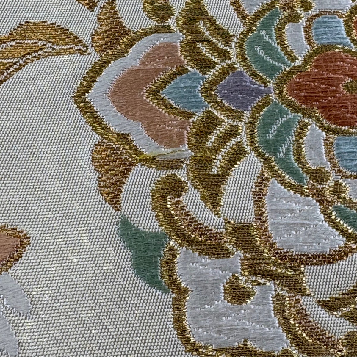 美品】 袋帯 名品 落款あり 本家加納 華文 花唐草 唐織 金糸 金色 六通