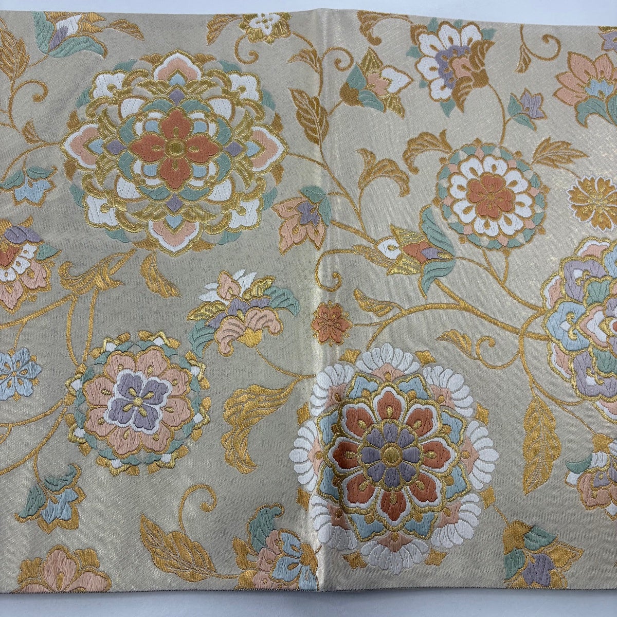 美品】 袋帯 名品 落款あり 本家加納 華文 花唐草 唐織 金糸 金色 六通