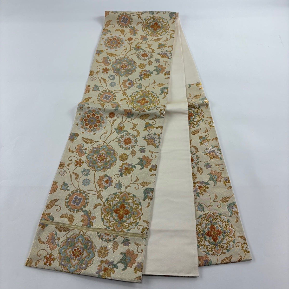 美品】 袋帯 名品 落款あり 本家加納 華文 花唐草 唐織 金糸 金色 六通