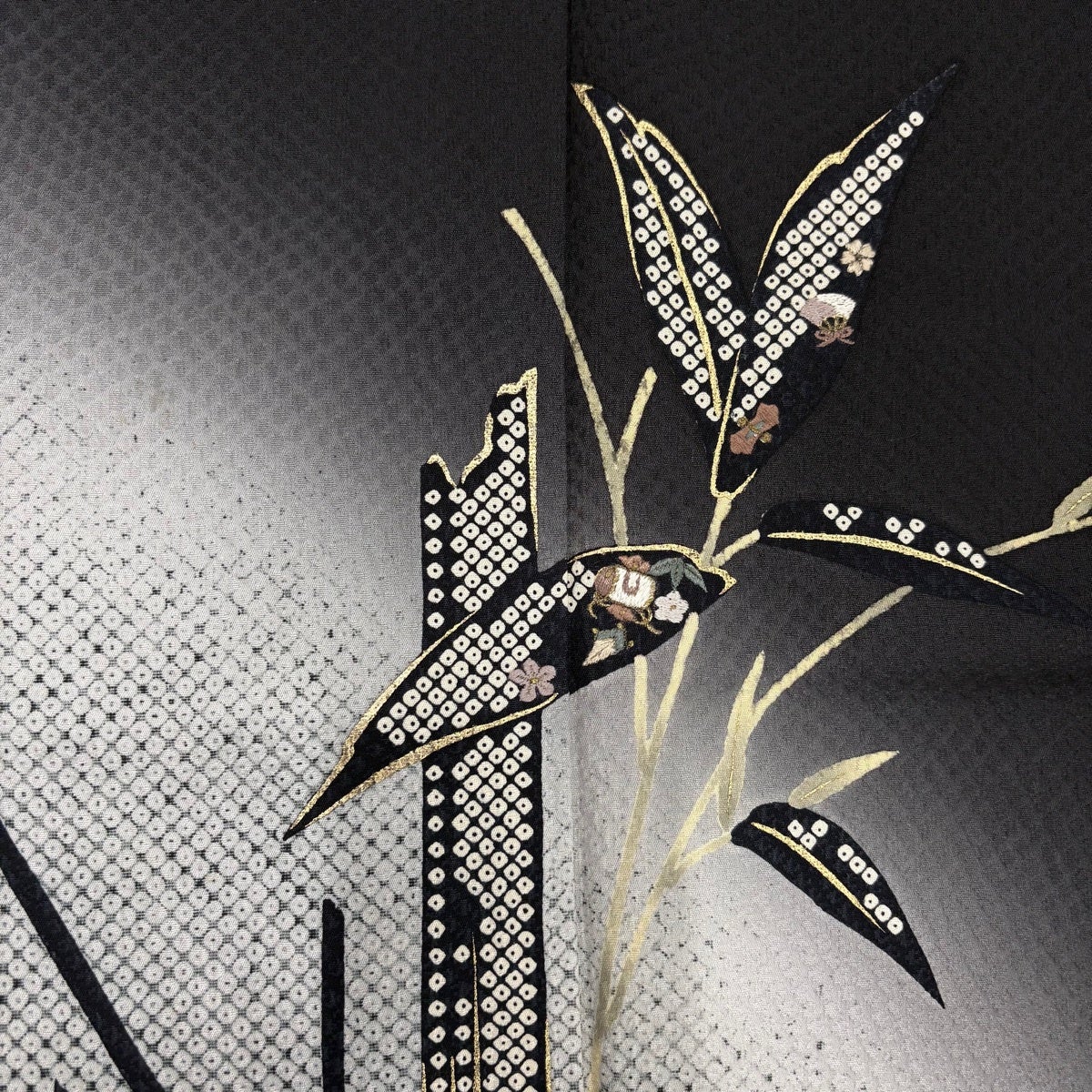 付下げ 身丈156cm 裄丈66cm M 袷 竹 宝尽くし 刺繍 金彩 黒 正絹 秀品