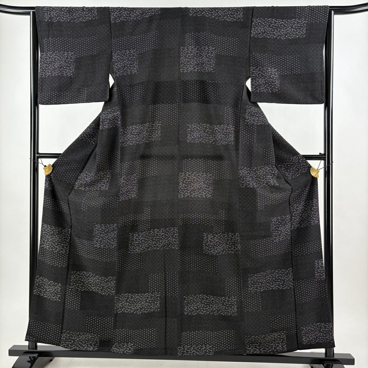 【美品】 塩沢紬 身丈156.5cm 裄丈69cm 正絹 逸品 【中古】 美品】 塩沢紬 身丈165.5cm 裄丈67cm M 単衣 塩沢絣 証紙あり 縞 葉柄