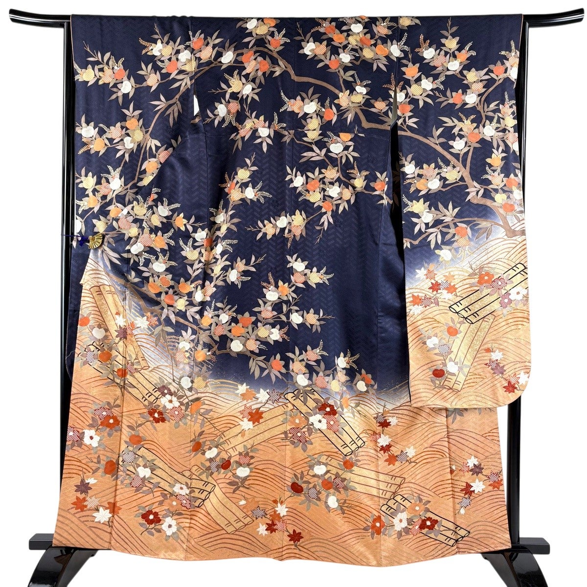 振袖 身丈161.5cm 裄丈66.5cm 正絹 名品 【中古】 振袖 身丈161cm 裄丈65.5cm M 袷 蝶 草花 銀通し 金銀彩 赤 正絹 名品