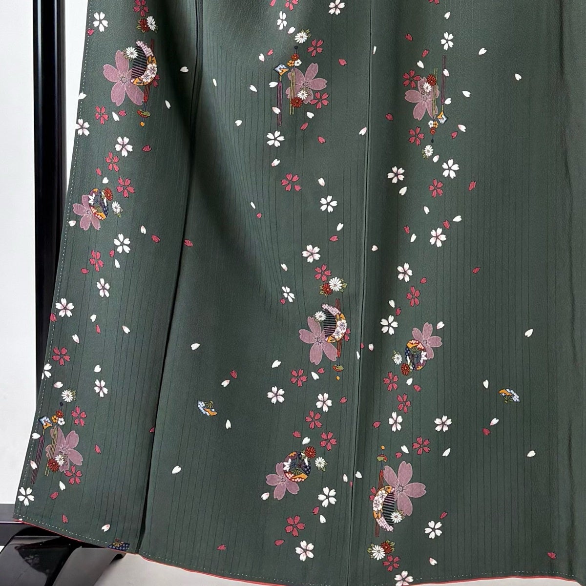 美品】 小紋 身丈161cm 裄丈67cm M 袷 桜 櫛 深緑 正絹 秀品｜中古