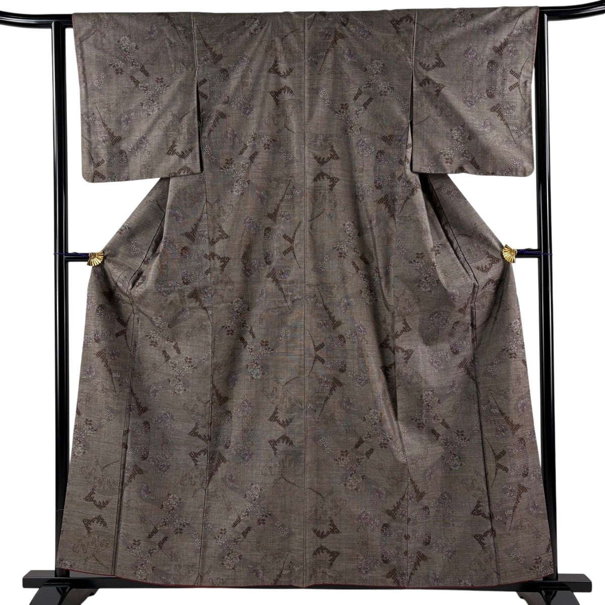 美品】 紬 身丈159cm 裄丈63.5cm S 袷 菱 草花 墨色 正絹 秀品｜中古
