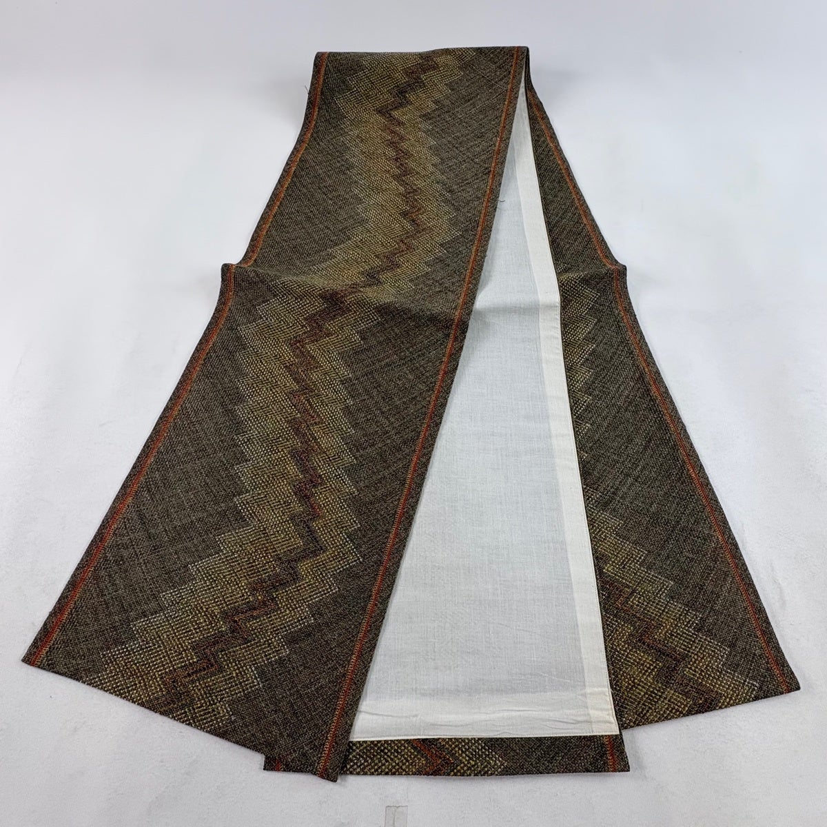 【中古】 名古屋帯 八寸 正絹(金銀糸除く) グリーン系 オレンジ 幾何学模様 モダン 洒落帯 和装 呉服 和服 きもの レディース 女性 名古屋帯 八寸 正絹(金銀糸除く) グリーン系 オレンジ 幾何学模様