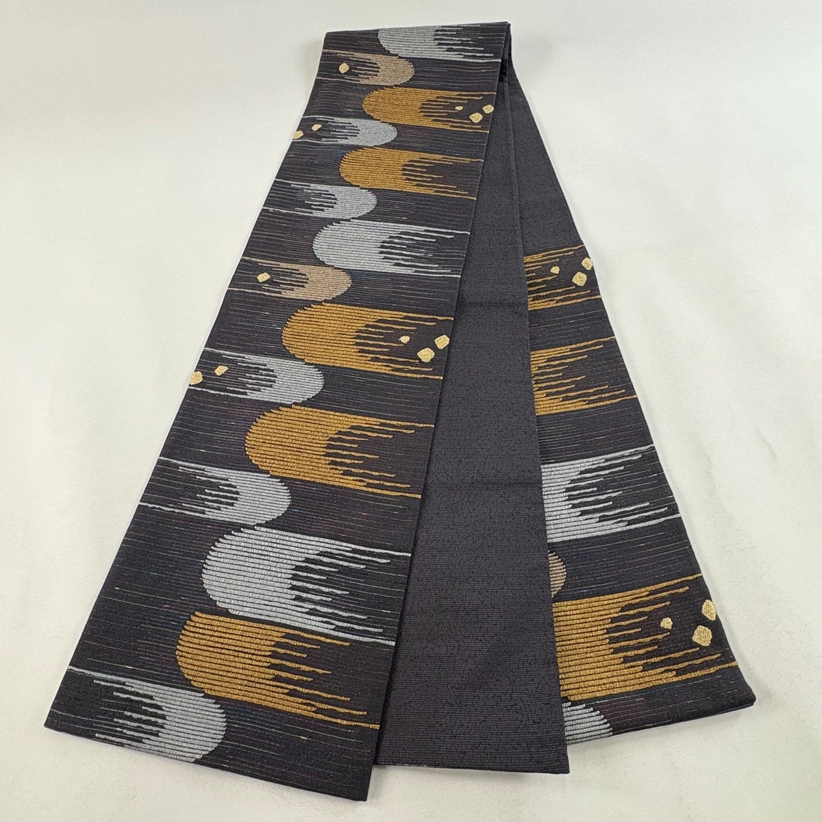 美品】 袋帯 秀品 霞 幾何学模様 金銀糸 墨色 六通 正絹｜中古・古着