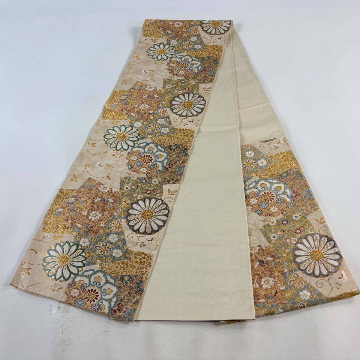 袋帯 秀品 華文 蝶 箔 刺繍 金色 六通 正絹｜中古・古着・リサイクル
