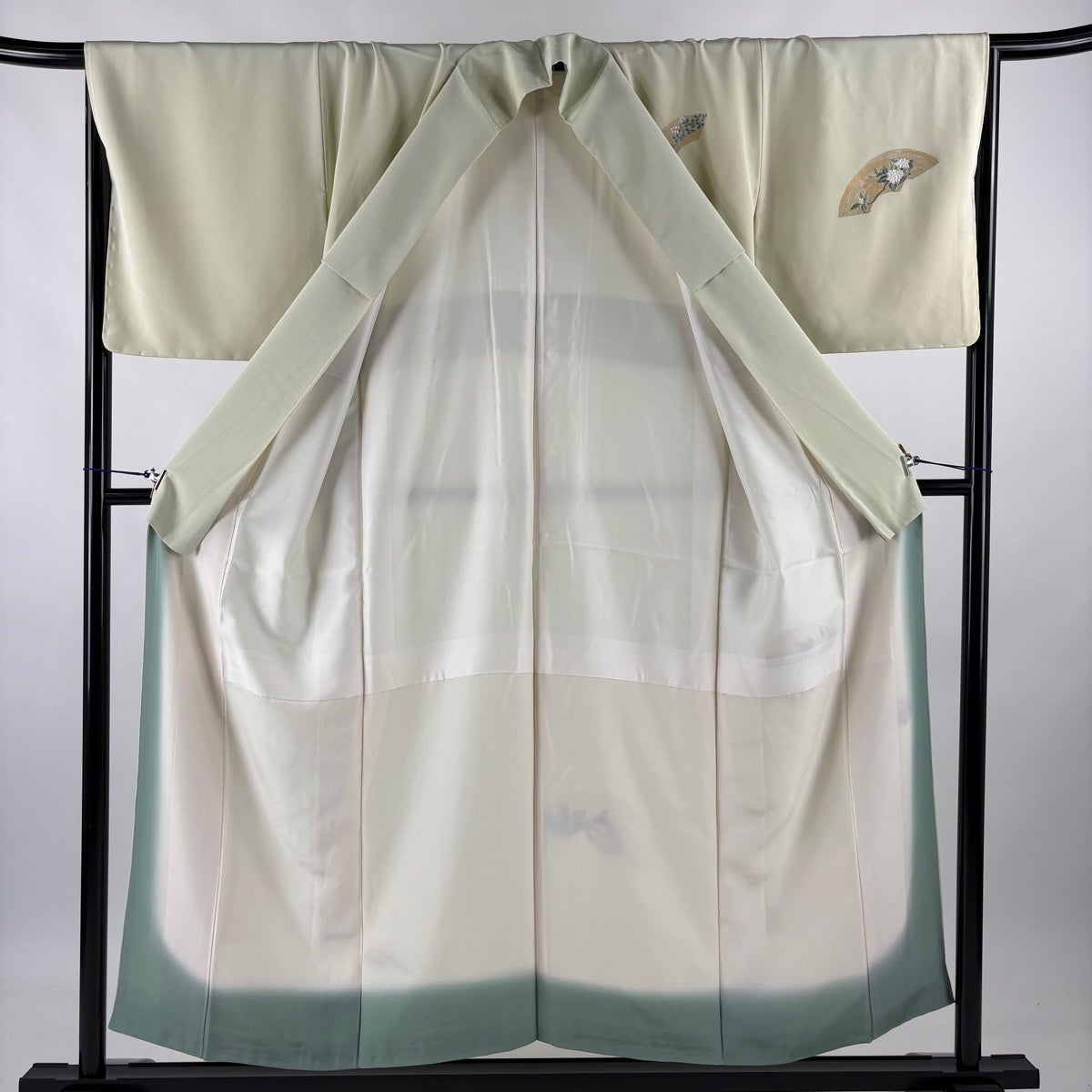 付下げ 身丈153.5cm 裄丈66.5cm M 袷 扇面 人物 刺繍 金糸 薄緑 正絹