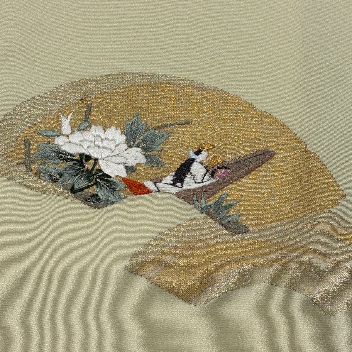 付下げ 身丈153.5cm 裄丈66.5cm M 袷 扇面 人物 刺繍 金糸 薄緑 正絹