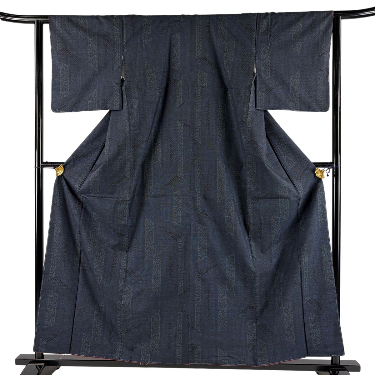 美品】 大島紬 身丈158.5cm 裄丈66cm M 袷 純泥染 証紙あり 蝶 墨色
