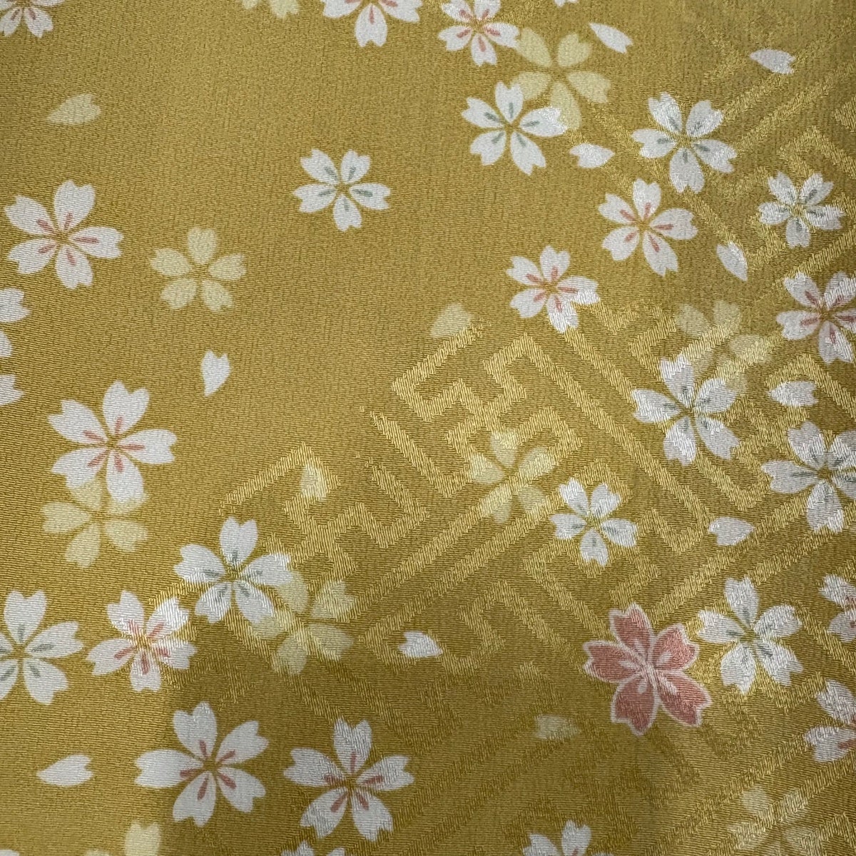 美品】 長襦袢 身丈130.5cm 裄丈64cm M 桜 紗綾形 からし色 正絹 秀品