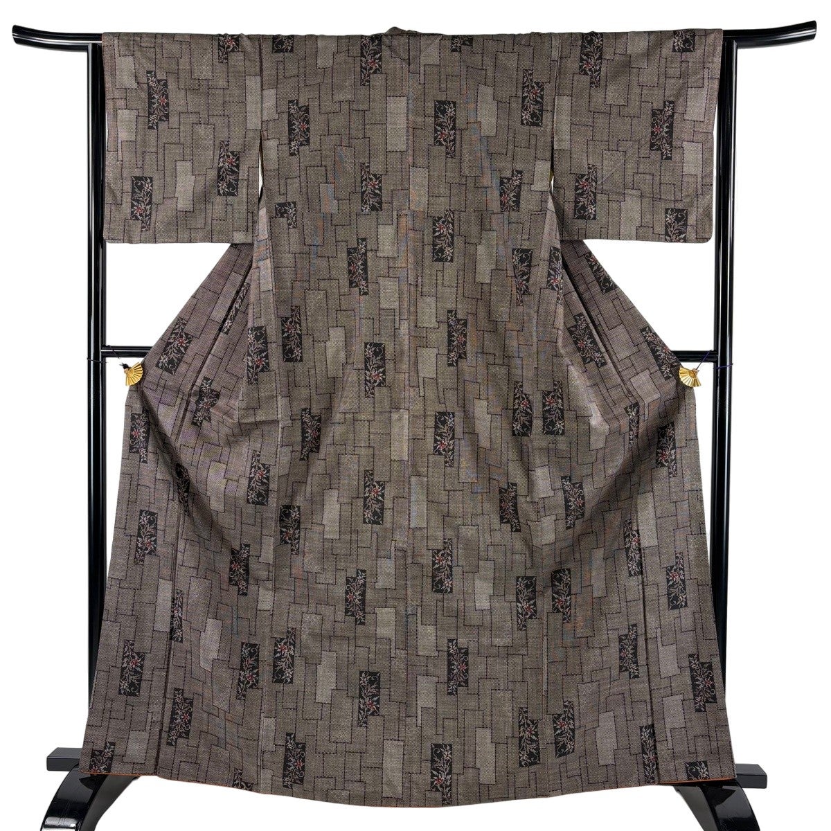 美品】 紬 身丈165cm 裄丈64cm M 袷 短冊 草花 焦茶色 正絹 秀品｜中古