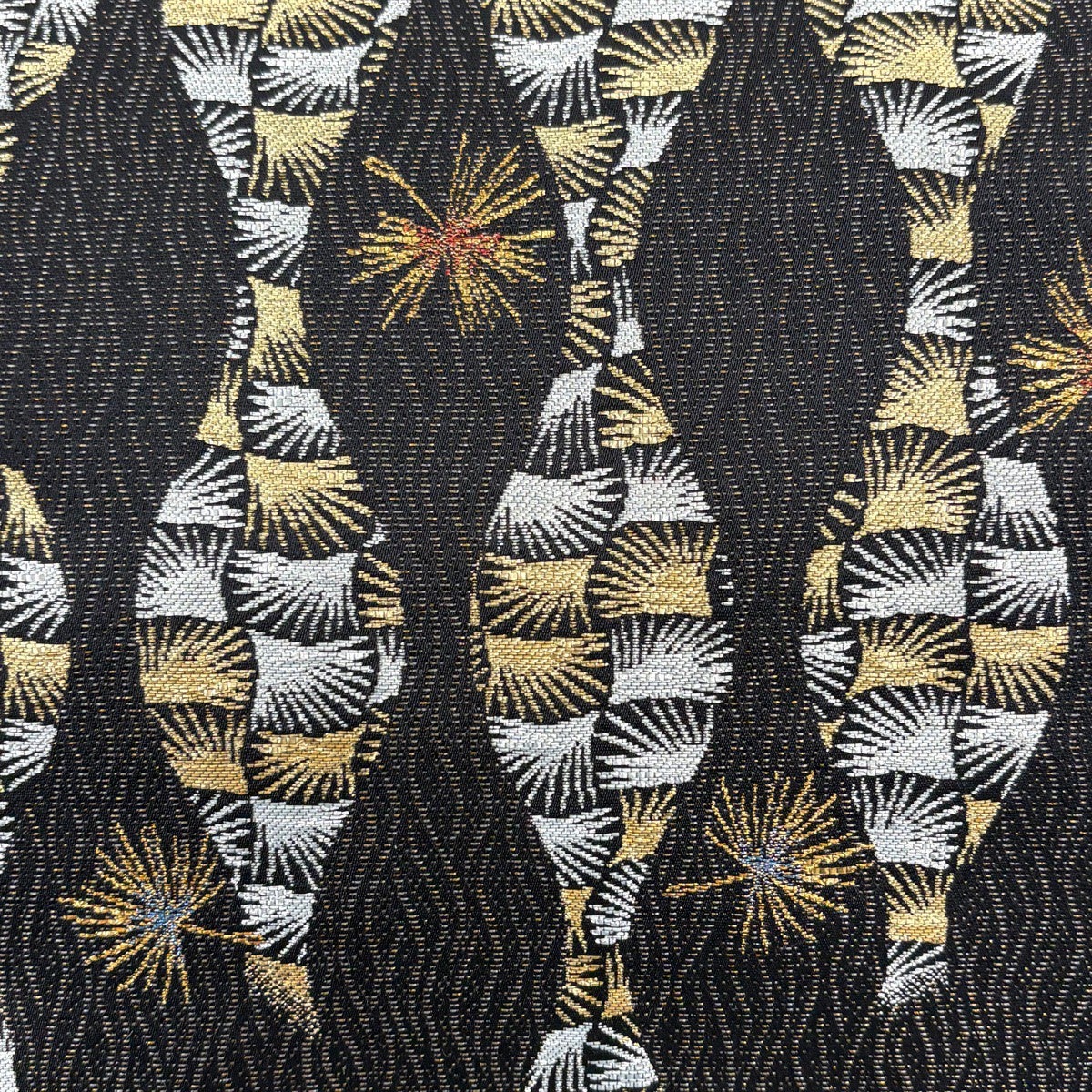 【最終価格】名古屋帯 アート 芸術作品 黒 金 銀 正絹 美品 美品】 名古屋帯 秀品 よろけ縞 綿毛 金銀糸 箔 黒 正絹｜中古・古着