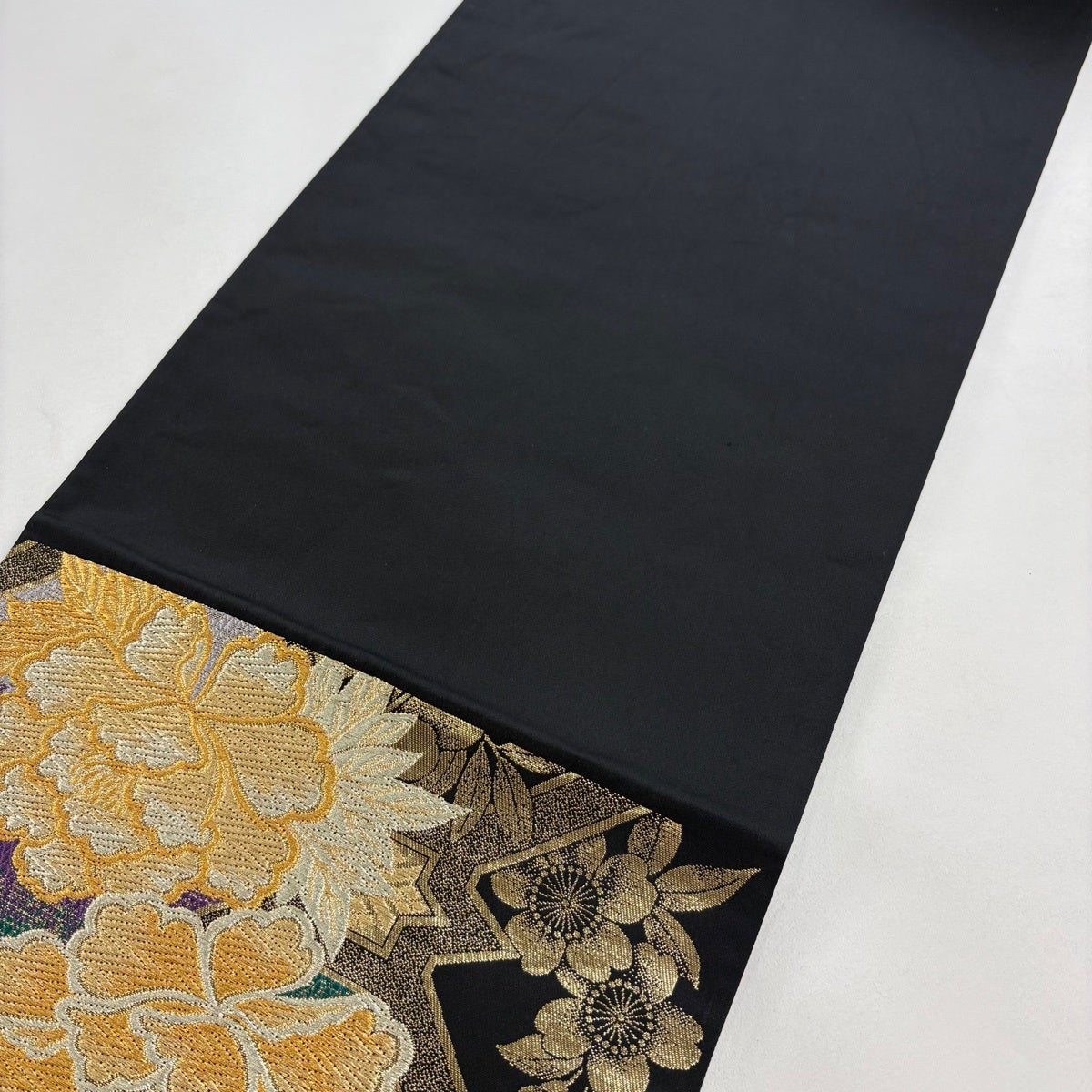 袋帯　黒地　菊花　亀甲　黒地　金糸　着物　帯　017k 美品】 袋帯 秀品 草花 亀甲 箔 金銀糸 黒 六通 正絹｜中古・古着