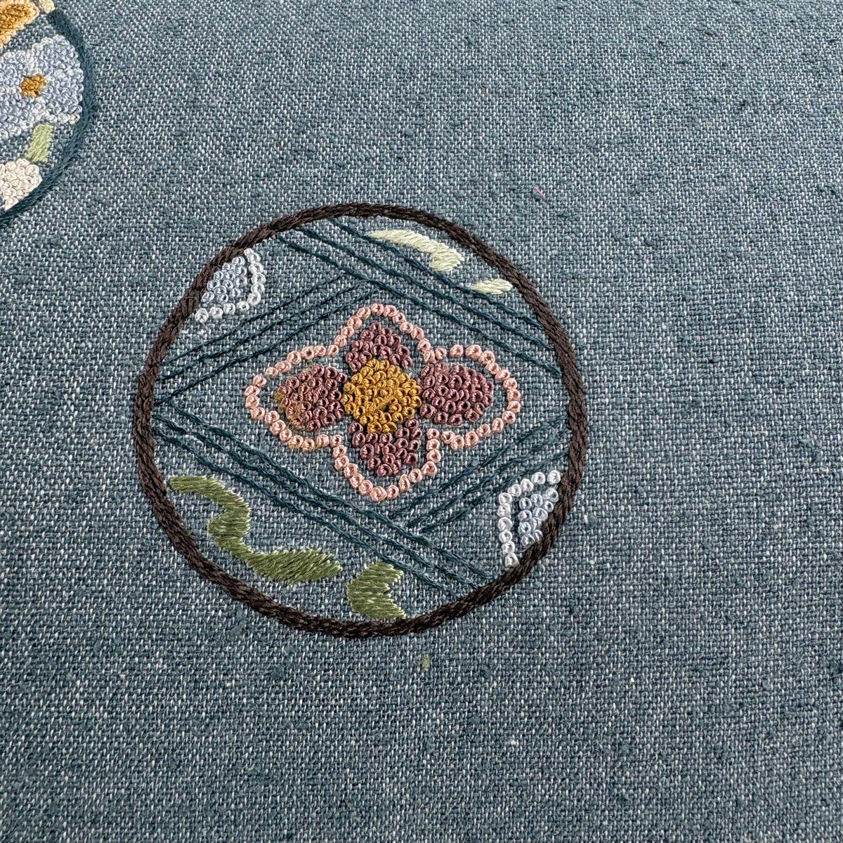 美品】 名古屋帯 秀品 草花 唐草 刺繍 青灰色 正絹｜中古・古着