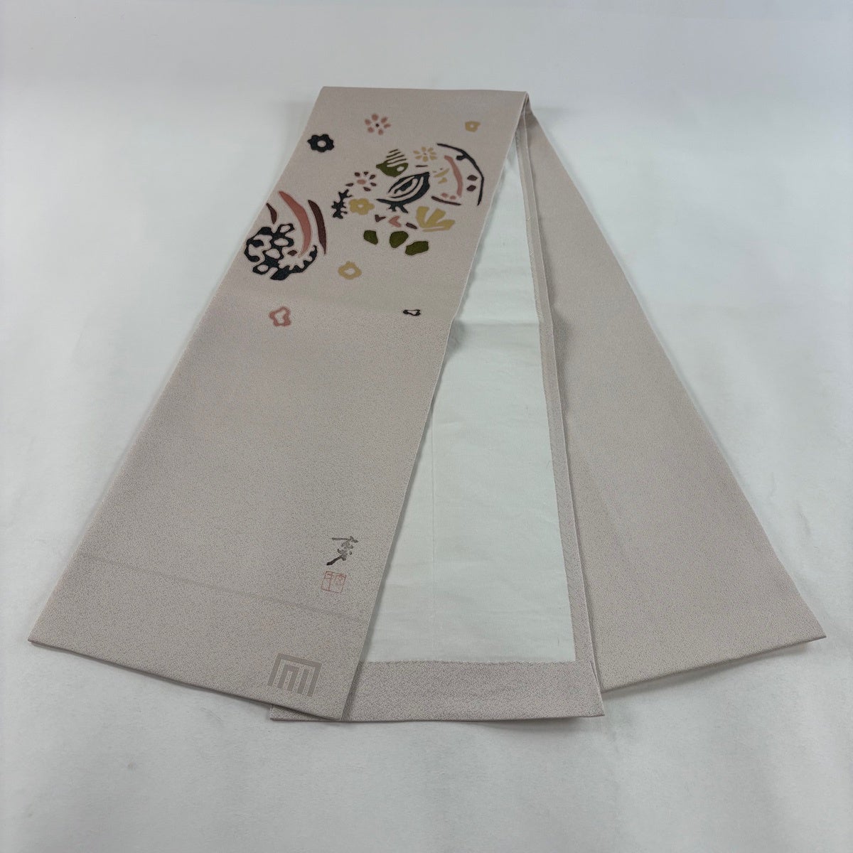 開き名古屋帯 名品 大久保玄才 落款あり 草花 幾何学模様 銀通し 薄