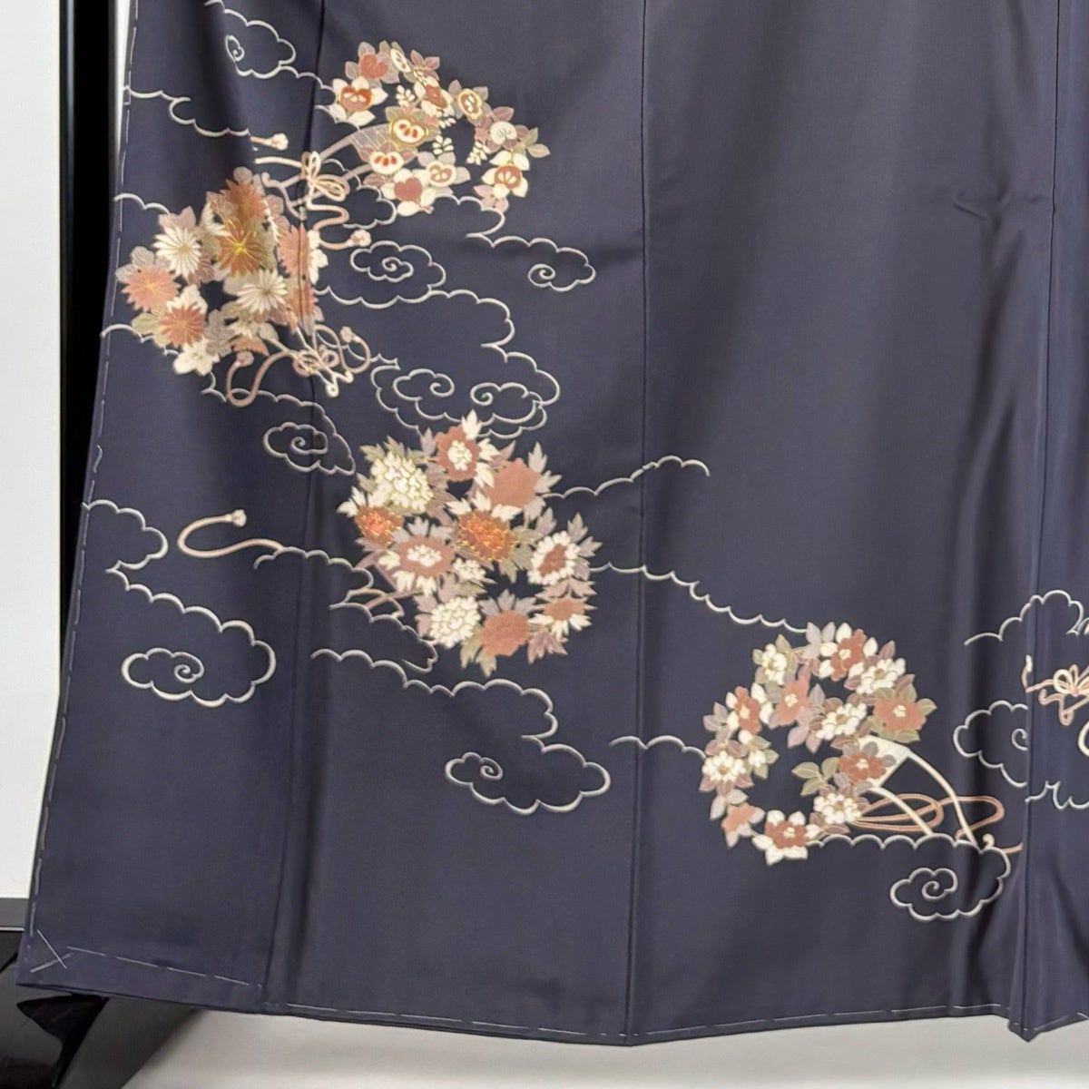 付下げ 身丈163cm 裄丈67cm M 袷 花車 雲文 金糸 刺繍 灰紫 正絹 秀品
