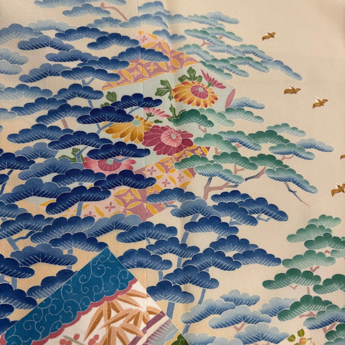色留袖 身丈176cm 裄丈69cm 正絹 秀品 【中古】 色留袖 身丈165cm 裄丈67cm M 袷 落款あり 橋 柳 金彩 刺繍 ベージュ