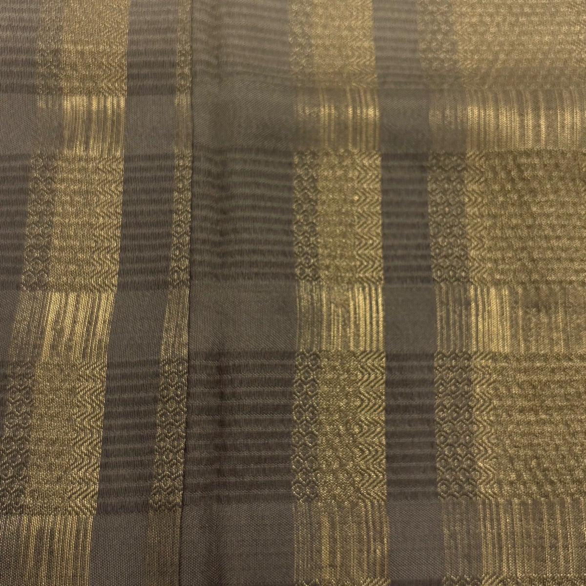 【美品】 付下げ 身丈155cm 裄丈62.5cm 正絹 逸品 【中古】 美品】 付下げ 身丈155cm 裄丈63.5cm S 袷 格子 幾何学模様 金糸