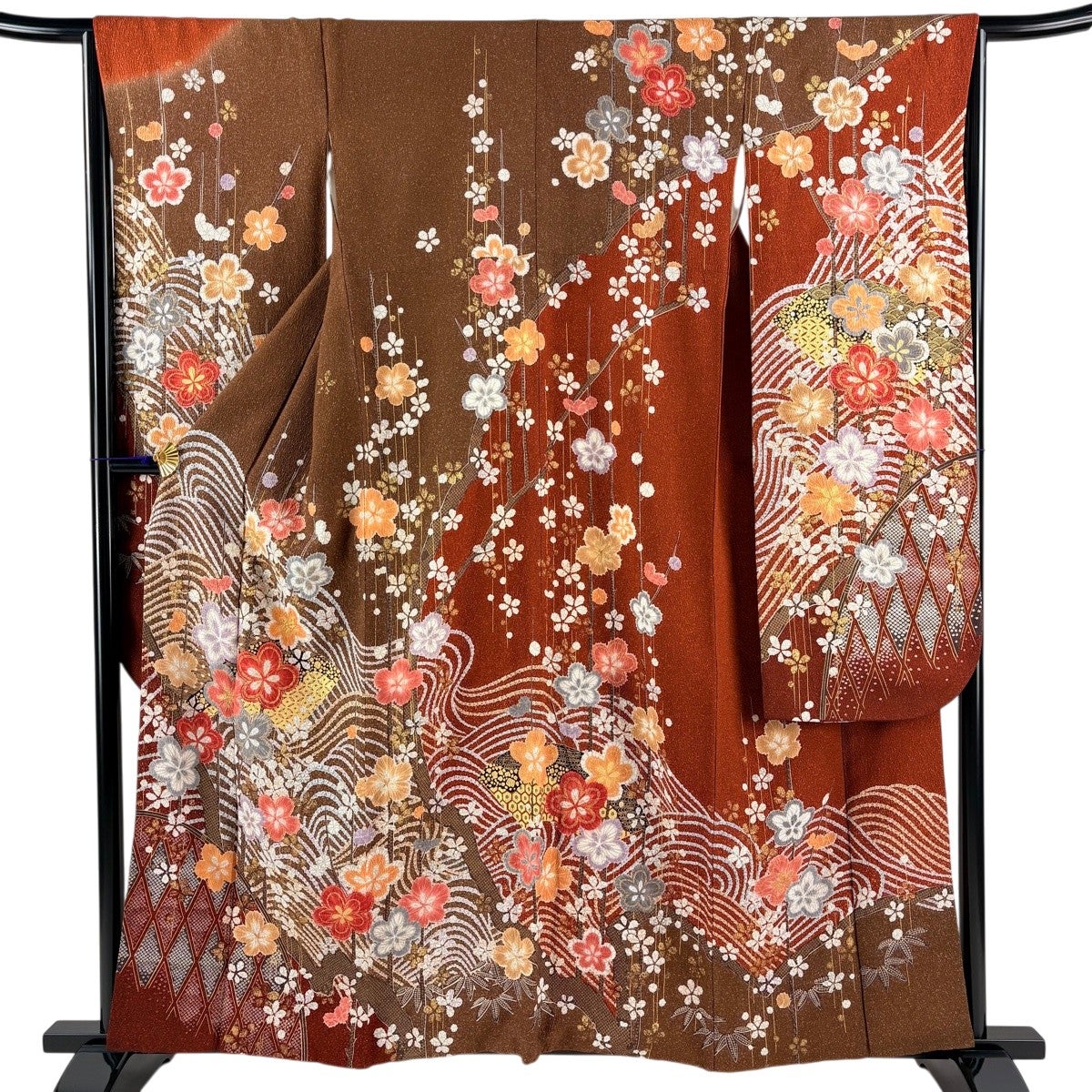 振袖 美品 名品 身丈159cm 裄丈64cm 正絹 【中古】 振袖 身丈159cm 裄丈64.5cm M 袷 袋帯フルセット 菊 雲文 金糸 金彩 黒