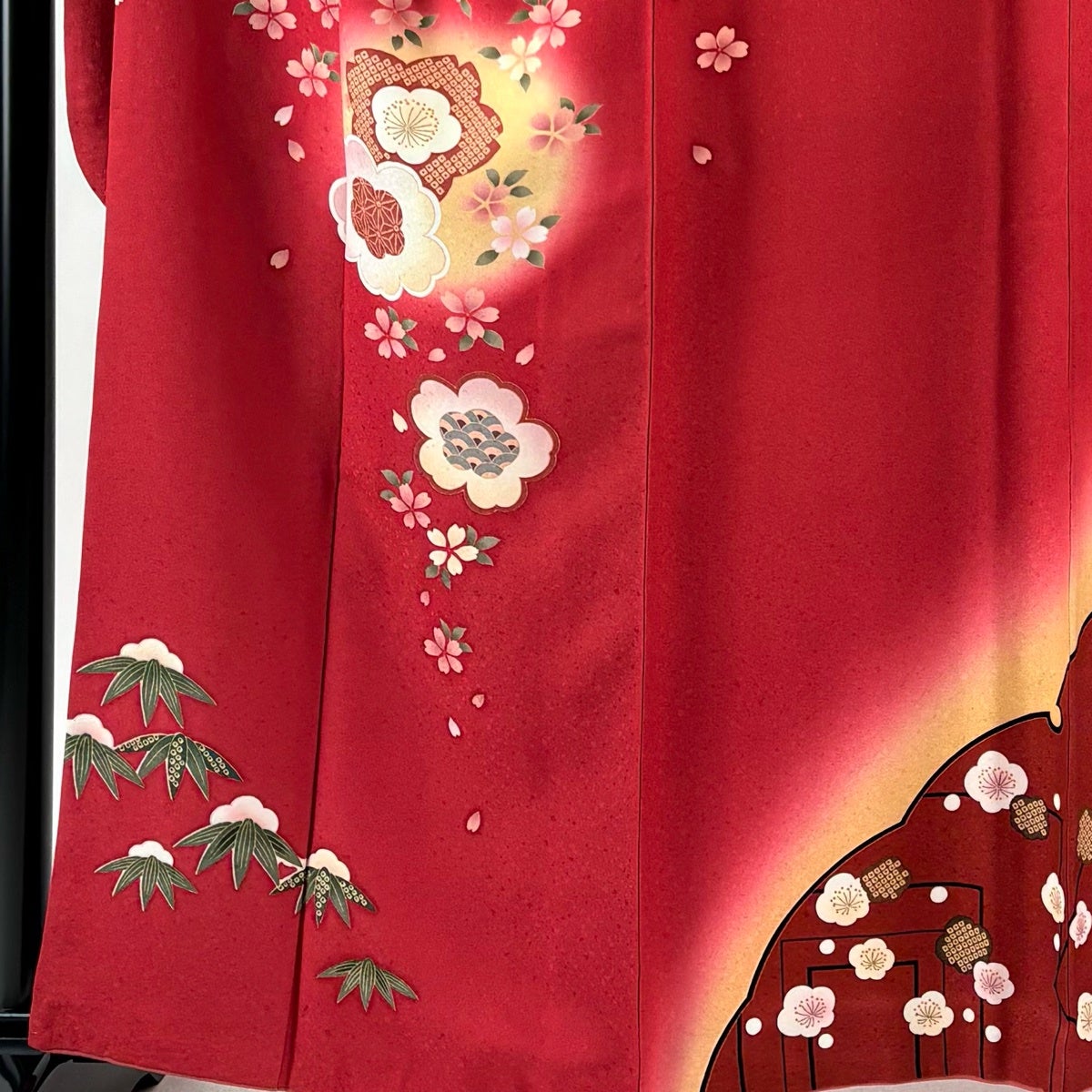 美品】 振袖 身丈160cm 裄丈64cm M 袷 桜 花びら ぼかし 赤 正絹 名品