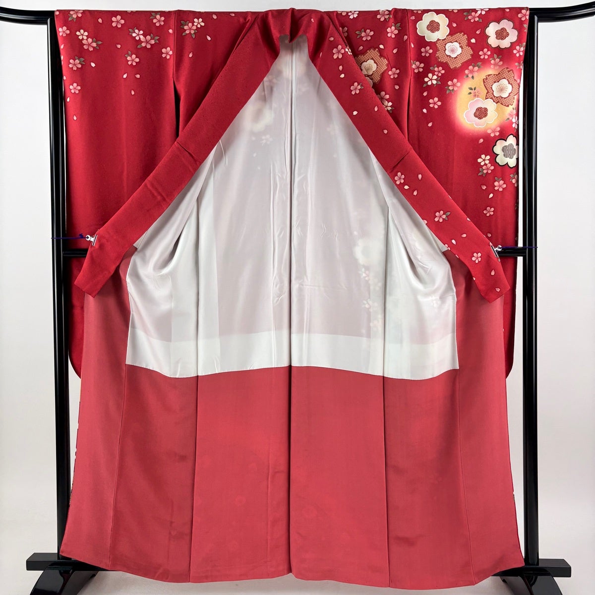 美品】 振袖 身丈160cm 裄丈64cm M 袷 桜 花びら ぼかし 赤 正絹 名品