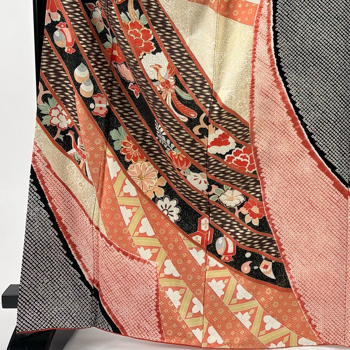 振袖 身丈167.5cm 裄丈69cm 正絹 逸品 【中古】 振袖 身丈167cm 裄丈69cm L 袷 花鳥 宝尽くし 絞り 金彩 黒 正絹 秀品
