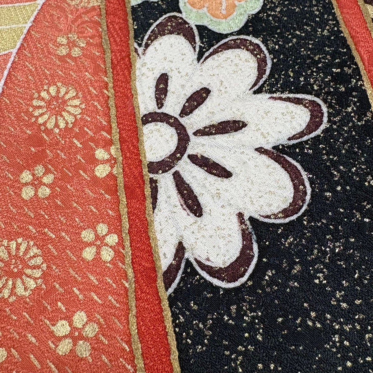 振袖 身丈154.5cm 裄丈63.5cm 正絹 名品 【中古】 振袖 身丈164.5cm 裄丈64.5cm M 袷 菊 笠松 刺繍 金糸 朱色 正絹 名品