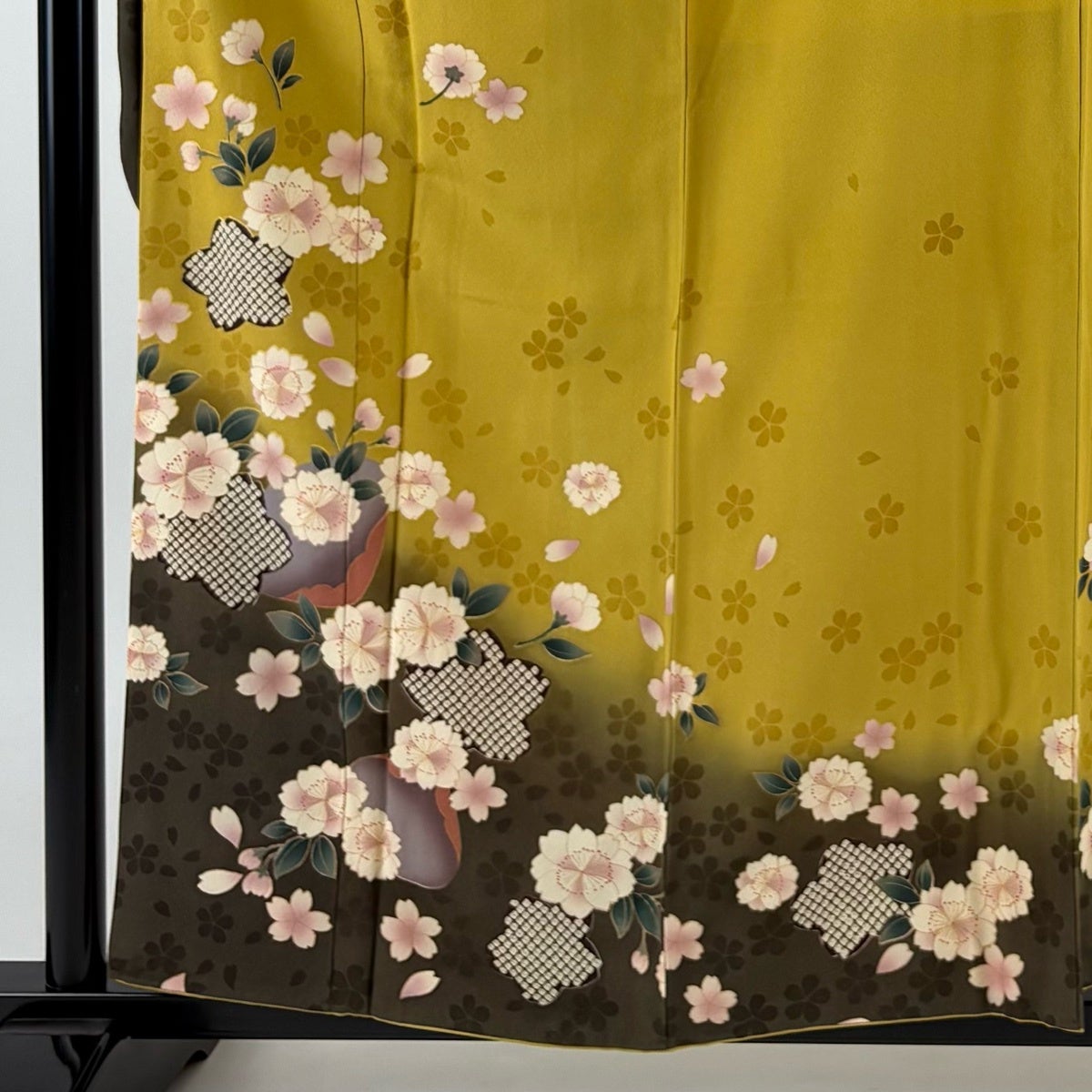 振袖 身丈159.5cm 裄丈67.5cm L 袷 桜 桜の花びら 金彩 ぼかし 黄土色