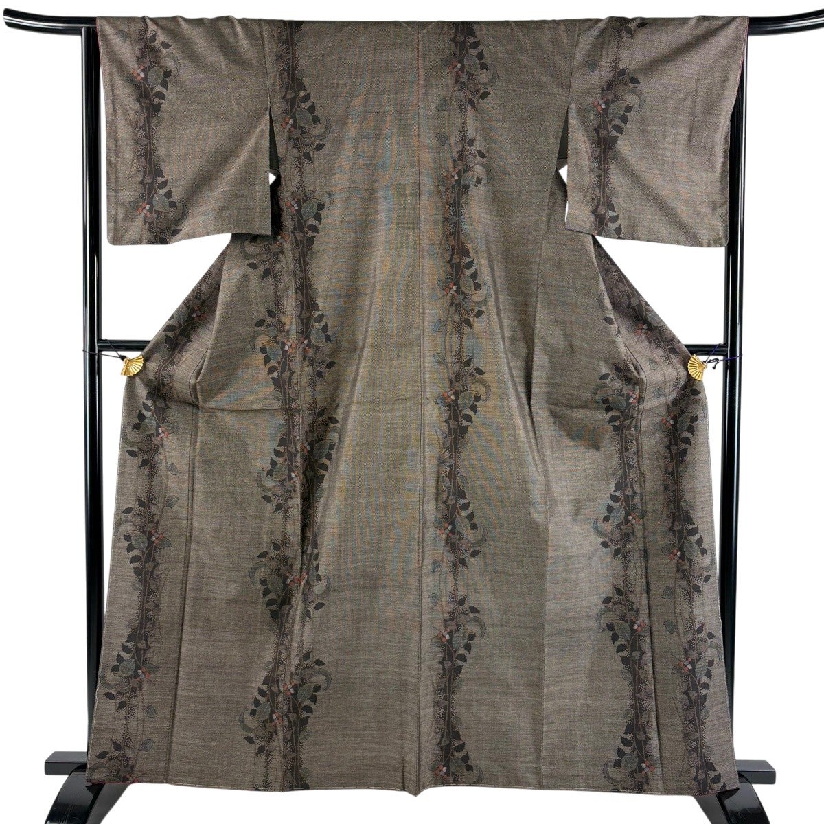 美品】 紬 身丈162.5cm 裄丈65cm M 袷 葉と実 シルエット 焦茶色 正絹