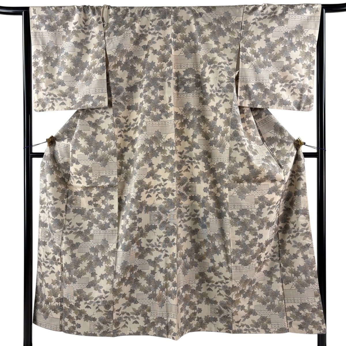 ★専用★真綿紬 ベージュ 袷 紬 身丈171cm 裄丈69cm トールサイズ 美品】 紬 身丈152.5cm 裄丈66cm M 袷 菊 楓 薄茶色 正絹 秀品｜中古
