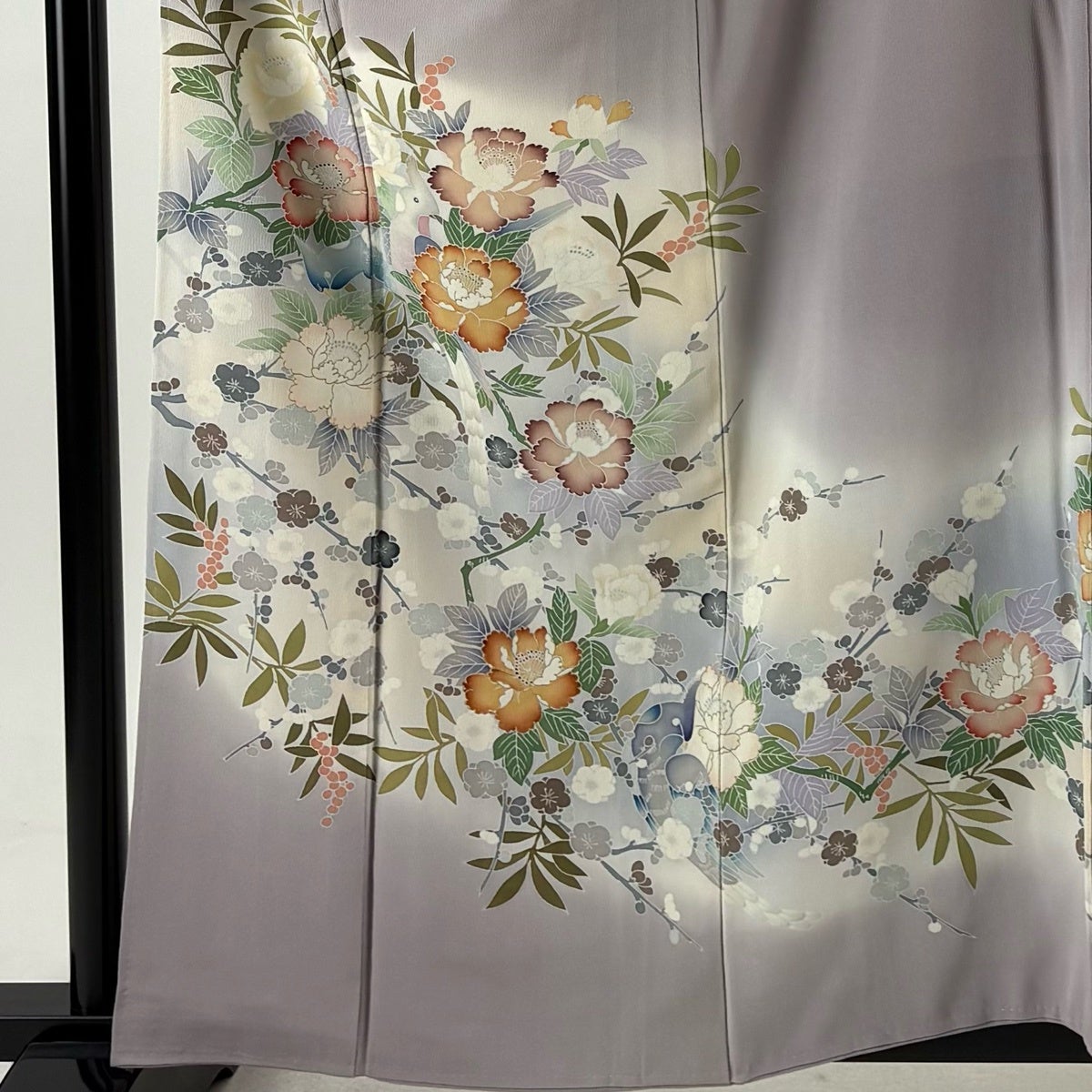 色留袖 身丈157cm 裄丈67.5cm 正絹 秀品 【中古】 色留袖 身丈157.5cm 裄丈64cm M 袷 落款あり 牡丹 鳥 金彩 ぼかし 薄紫
