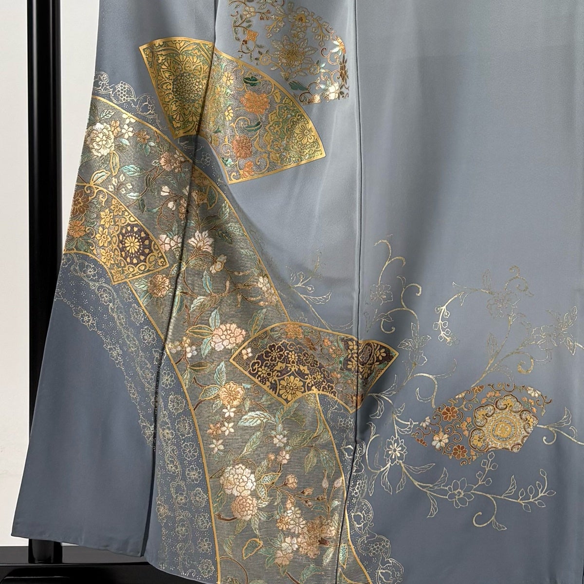 色留袖 身丈158cm 裄丈64.5cm M 袷 扇面 花唐草 金銀彩 ぼかし 青灰色