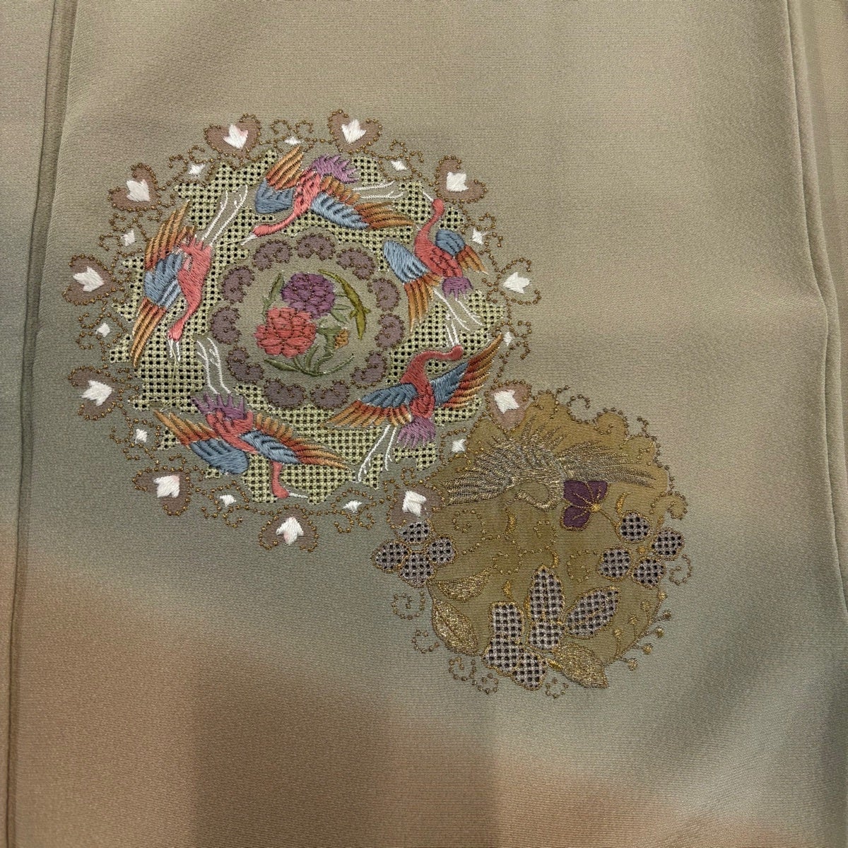 付下げ 身丈158.5cm 裄丈62cm S 袷 華文 花鳥 金糸 刺繍 灰茶 正絹 秀