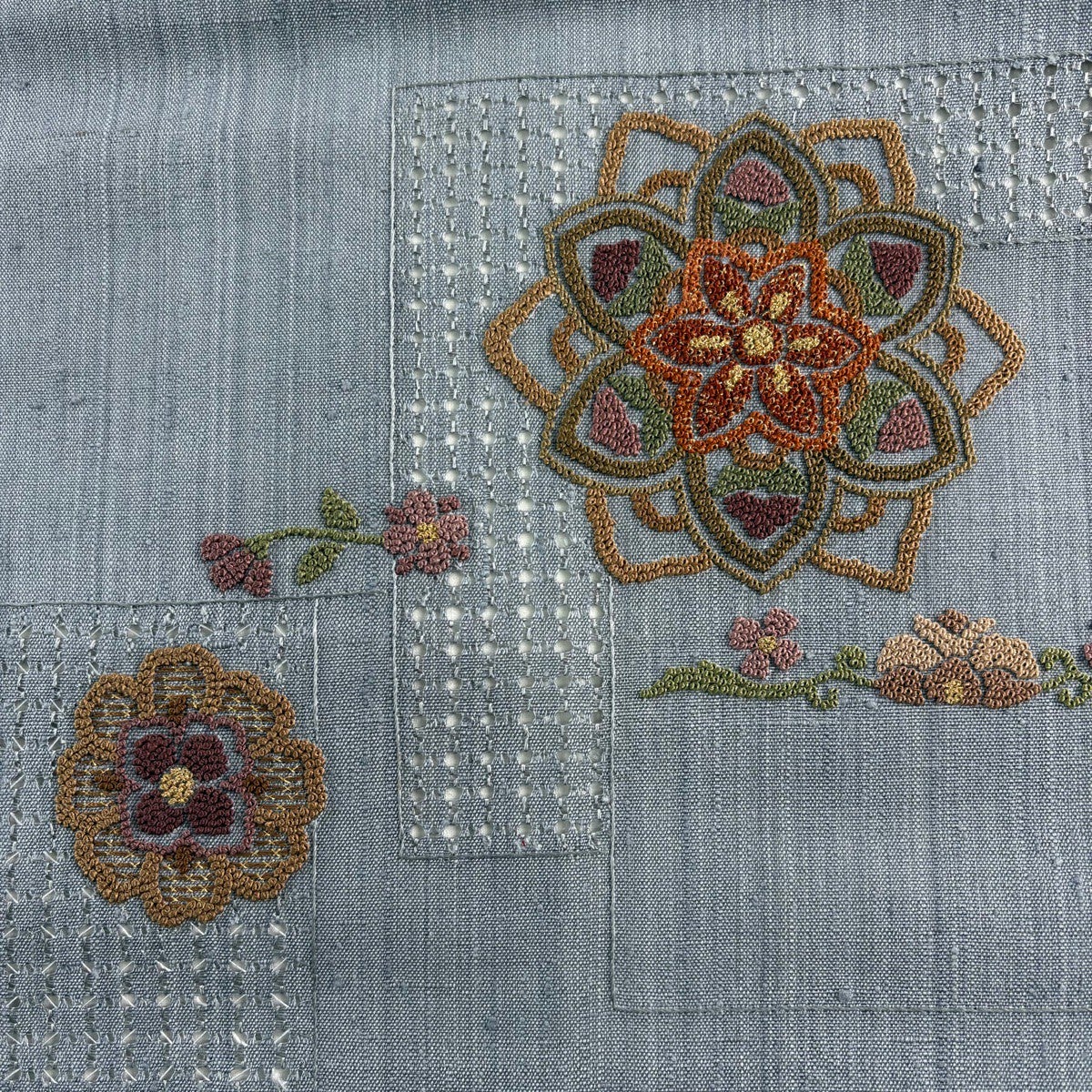 名古屋帯 秀品 紬地 華文 草花 相良刺繍 金糸 青灰色 正絹｜中古・古着