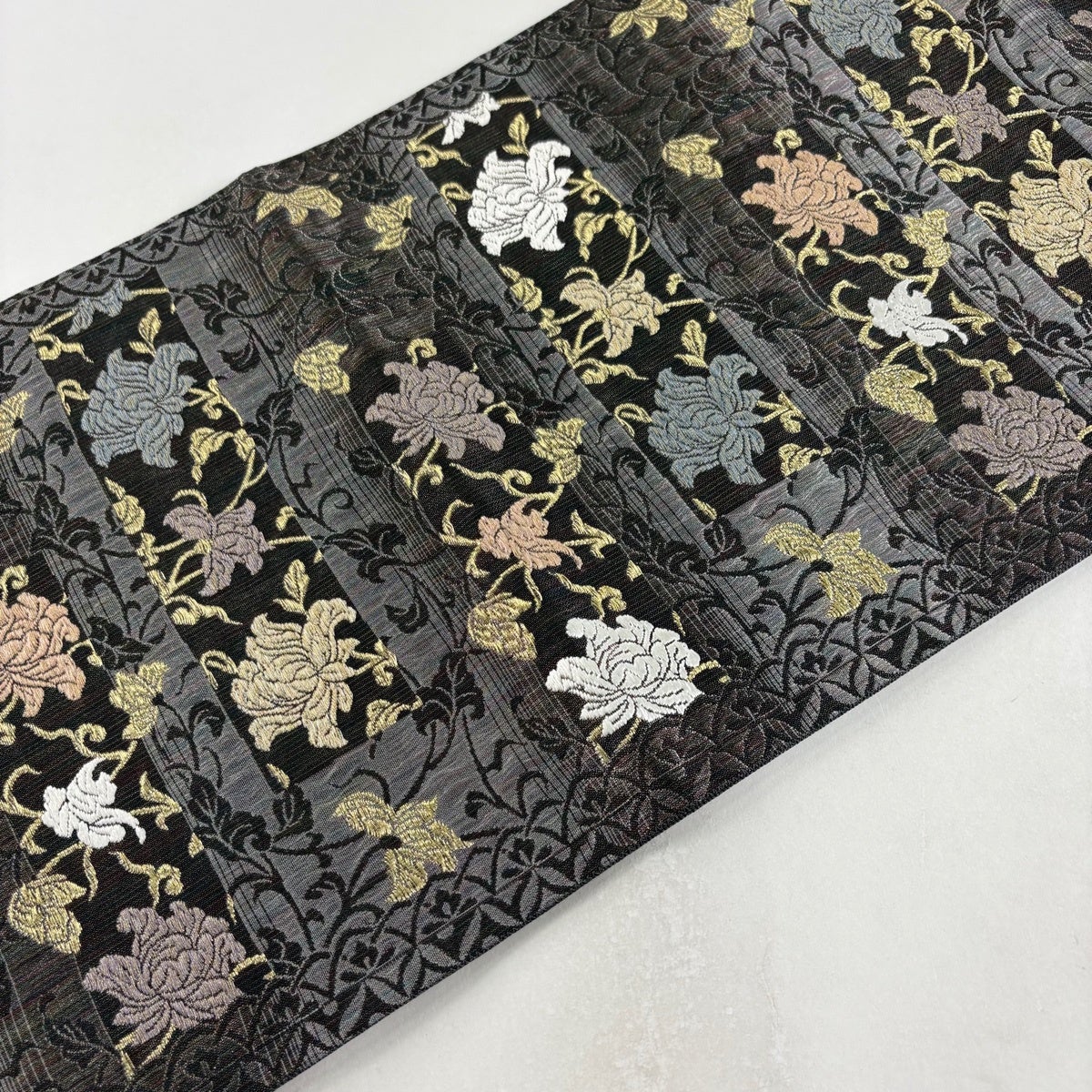 ハロウィンクーポン対象】 【美品】 袋帯 名品 花唐草 金銀糸 灰茶 六