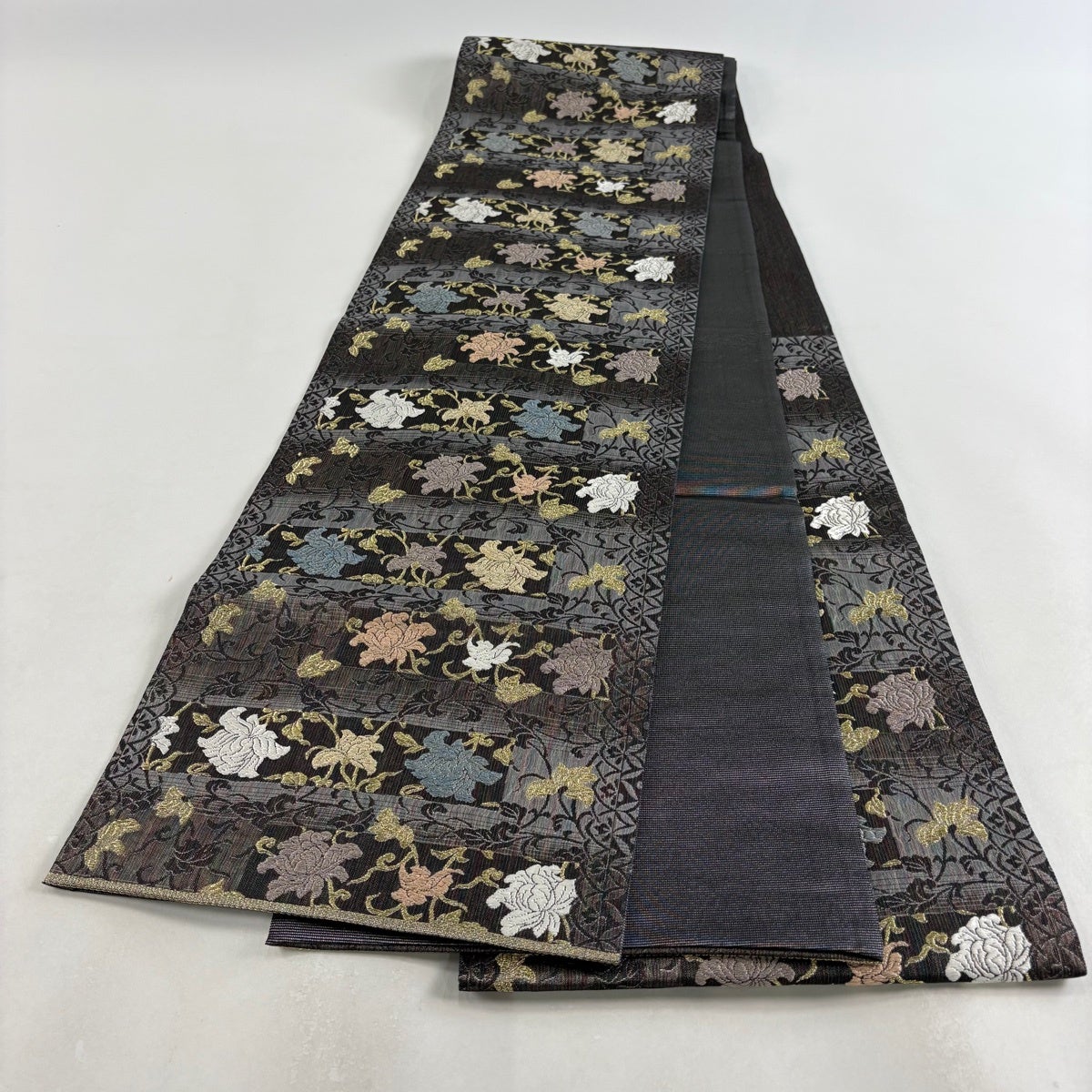 ハロウィンクーポン対象】 【美品】 袋帯 名品 花唐草 金銀糸 灰茶 六