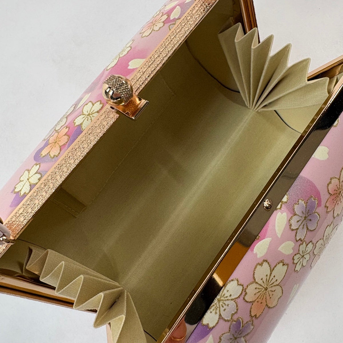 和装バッグ 優品 フォーマル 桜 花びら 金彩 ピンク 和装小物｜中古