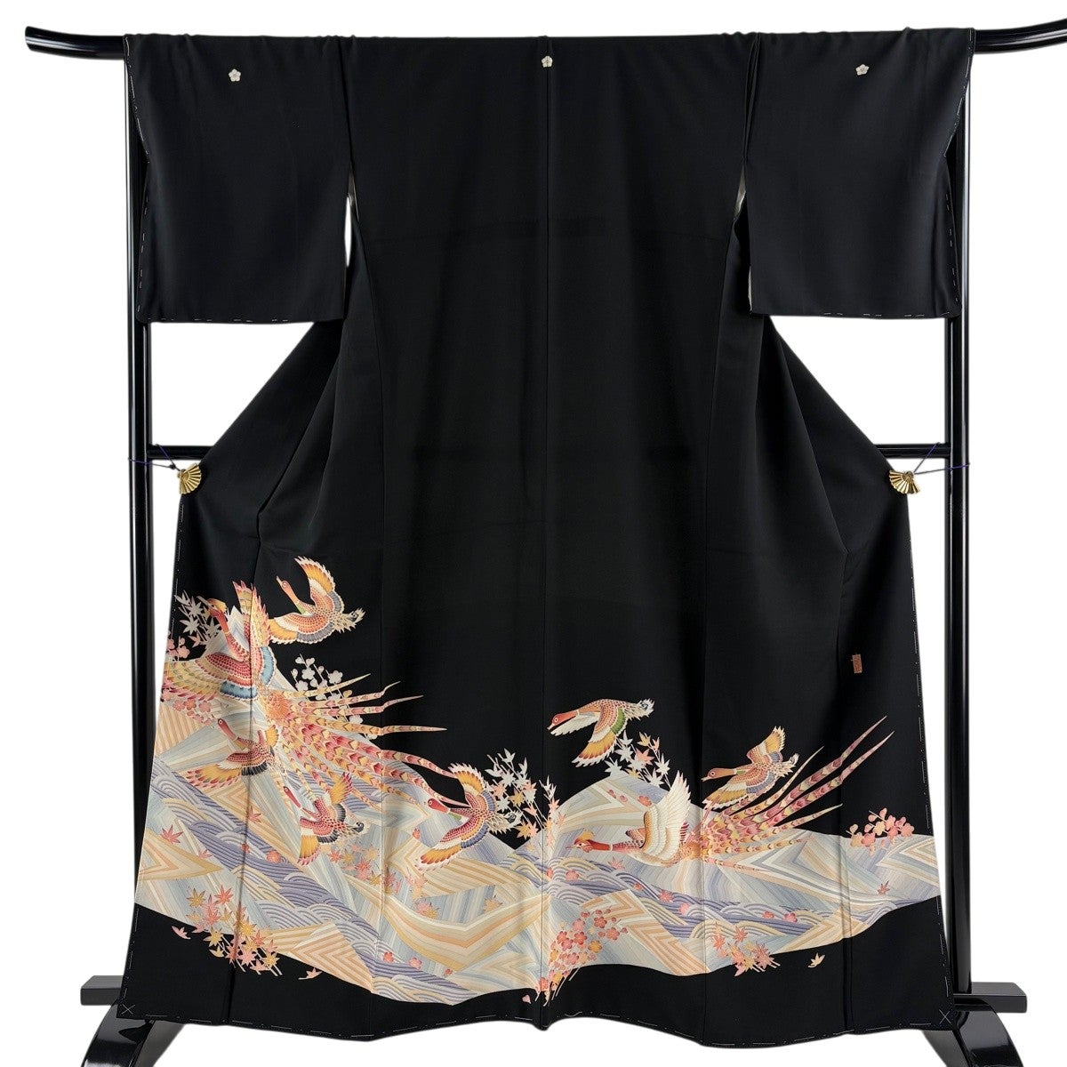 美品】 黒留袖 身丈163cm 裄丈65.5cm M 袷 落款あり 草花 ぼかし 黒